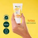 Protetor Solar Hidratante Facial Garnier Uniform & Matte Vitamina C FPS 50 Cor Clara 40g