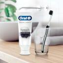 Creme Dental Oral-B Natural Essence Bicarbonato de Sódio & Carvão com 90g